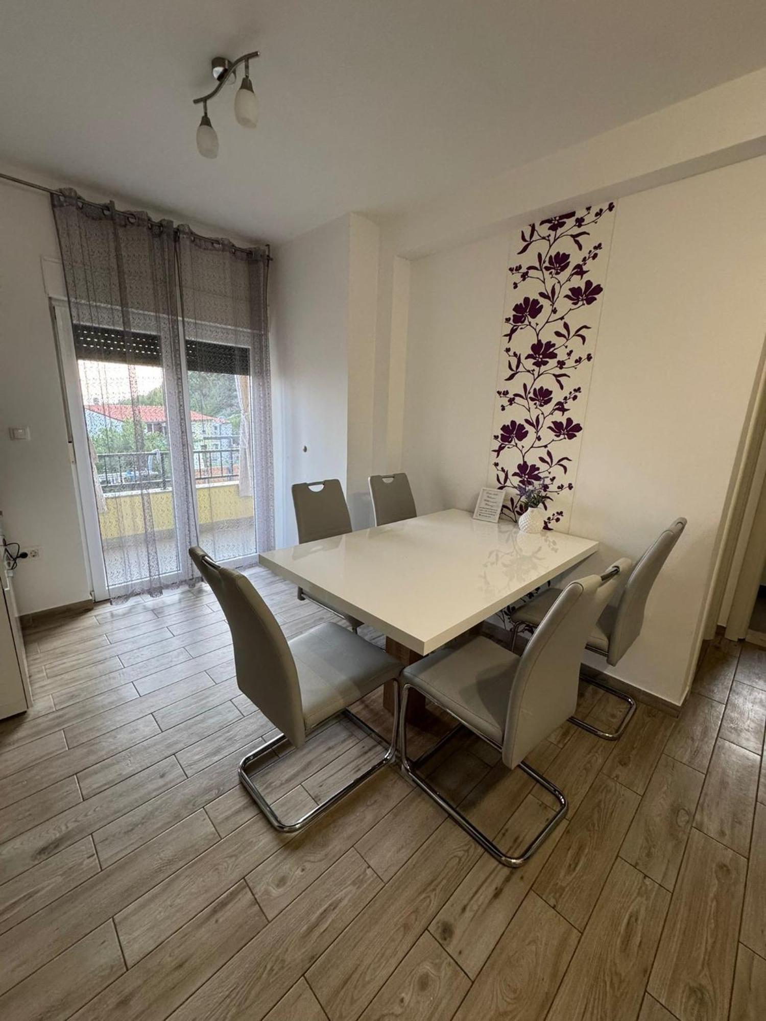 Masa Apartament *