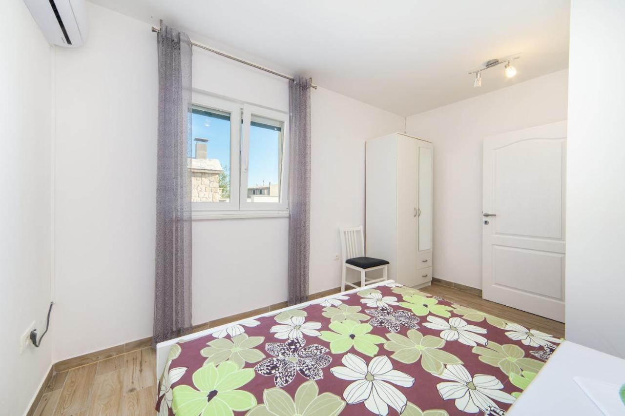 Masa Apartament