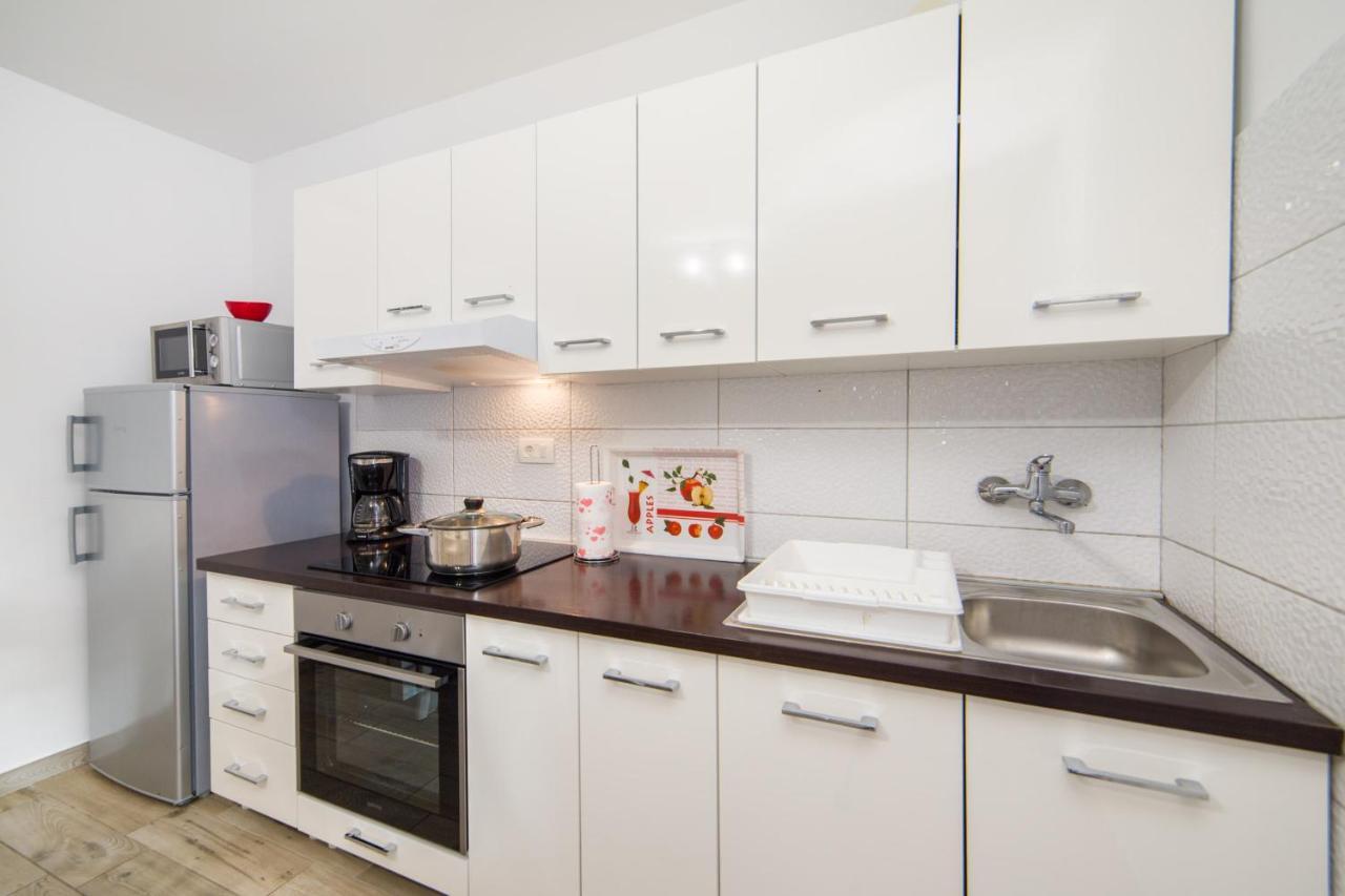 Masa Apartament
