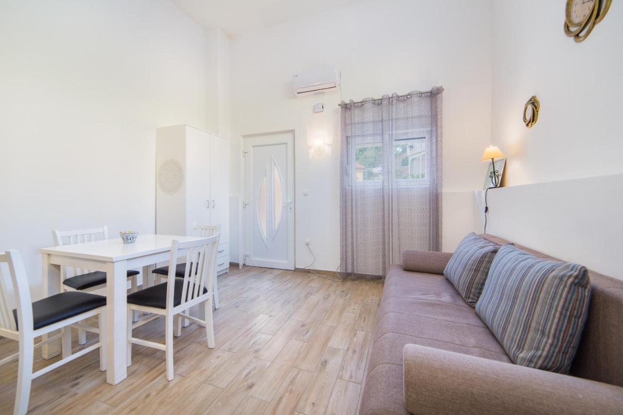 Masa Apartament